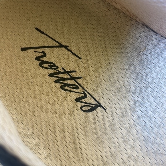 Trotters Black and Tan Mules - Picture 6 of 12